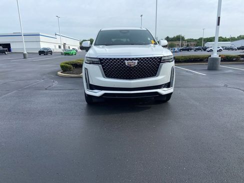Used 2022 Cadillac Escalade ESV Luxury w/ LPO, Illumination Package AWD/4WD image 9