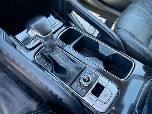 Used 2022 Kia Telluride EX w/ EX Premium Package image 17