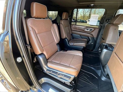 Used 2023 Chevrolet Suburban High Country image 26