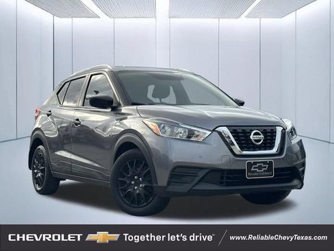 Used 2018 Nissan Kicks S w/ Interior Electronics Package FWD image 1