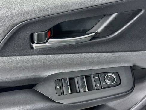 Certified 2026 Toyota Prius XLE FWD image 19