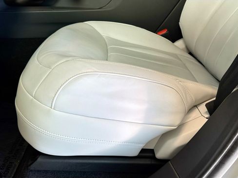 Used 2024 Land Rover Range Rover Sport SE image 12