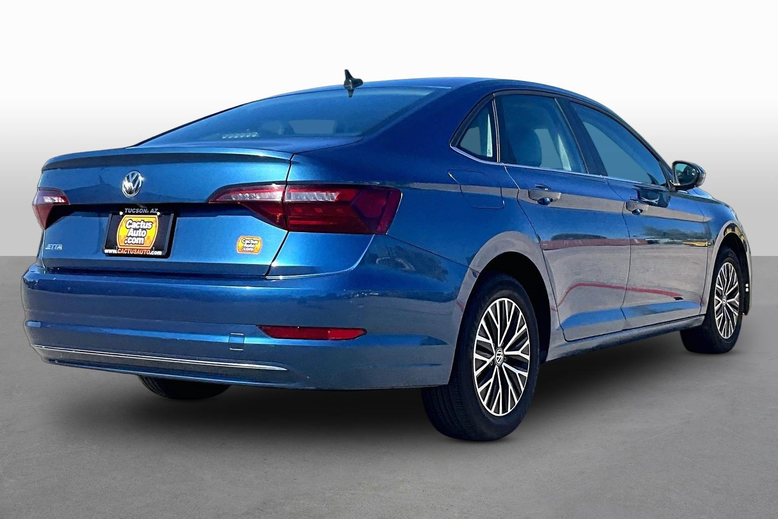 Used 2021 Volkswagen Jetta SE FWD image 2