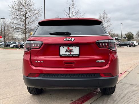 Used 2025 Jeep Compass Latitude image 7