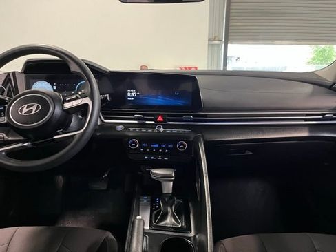 Used 2024 Hyundai Elantra SEL FWD image 20