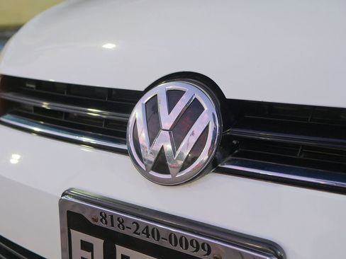 Used 2017 Volkswagen Golf SE image 26