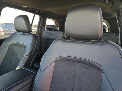 New 2025 Jeep Grand Cherokee Altitude image 18