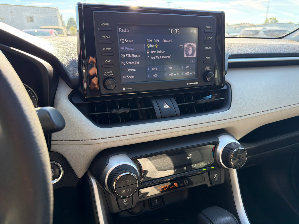 Used 2020 Toyota RAV4 XLE w/ Convenience Package FWD image 32