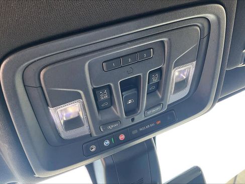 Used 2021 Chevrolet Silverado 1500 High Country w/ Technology Package image 32