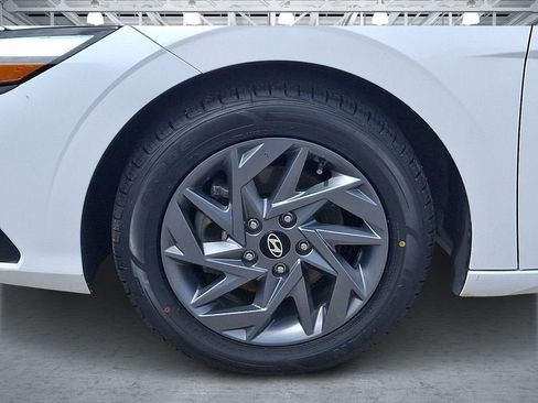Used 2024 Hyundai Elantra SEL FWD image 10