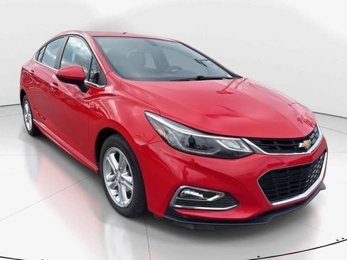 Used 2018 Chevrolet Cruze LT w/ Convenience Package image 3