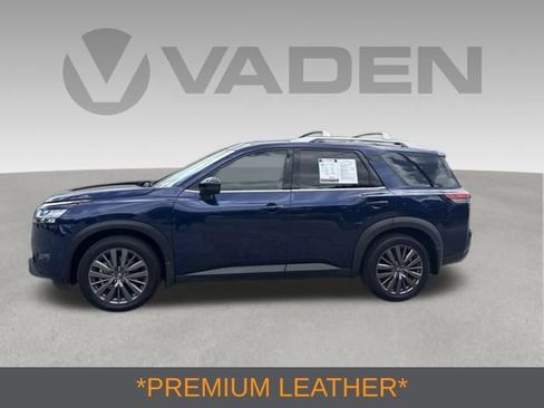 Used 2022 Nissan Pathfinder SL w/ SL Premium Package FWD image 7