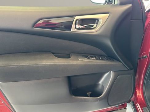 Used 2017 Nissan Pathfinder SV AWD/4WD image 11