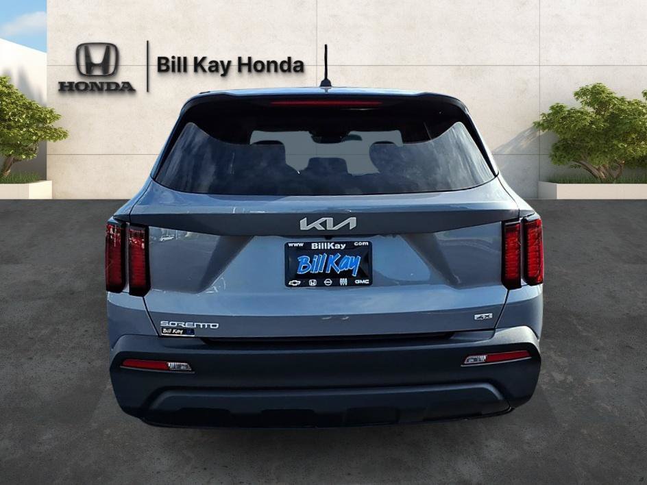 Used 2023 Kia Sorento LX AWD/4WD image 4