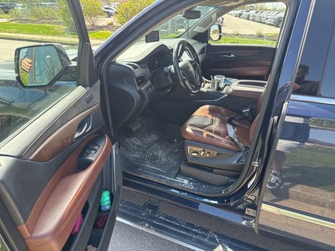 Used 2018 Cadillac Escalade ESV Premium Luxury AWD/4WD image 5