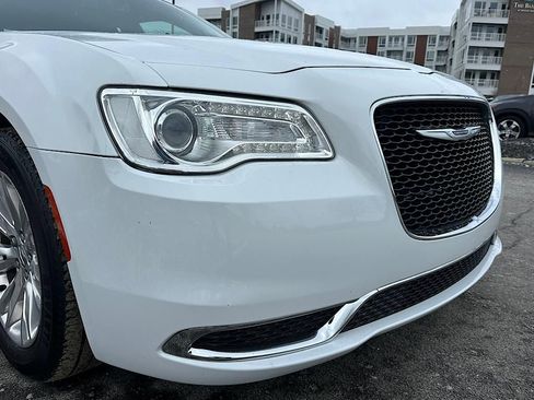 Used 2020 Chrysler 300 Touring L w/ Quick Order Package 2EF image 15