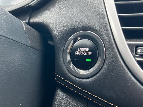 Used 2021 Chevrolet Trax LT w/ LT Convenience Package image 22