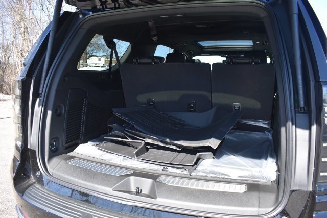 New 2026 Chevrolet Suburban Premier w/ Sun And Tow Package AWD/4WD image 23