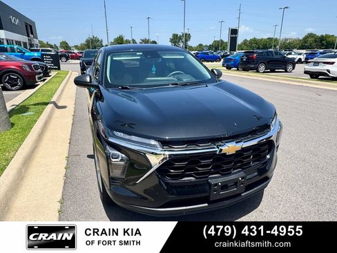 Used 2024 Chevrolet Trax LS FWD image 1
