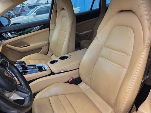 Used 2020 Porsche Panamera RWD image 18