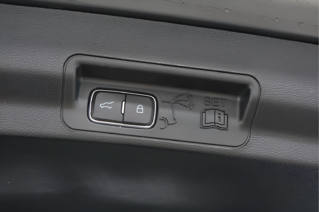 Used 2023 Ford Explorer ST w/ Technology Package AWD/4WD image 8