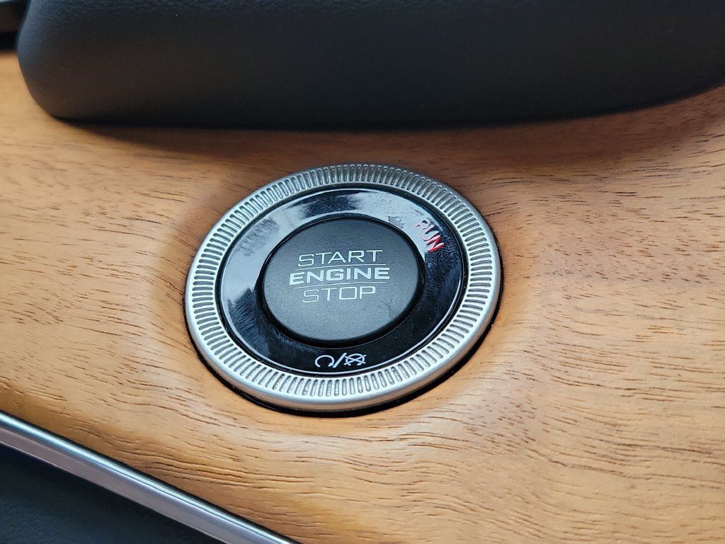 Used 2023 Jeep Grand Cherokee Summit AWD/4WD image 33