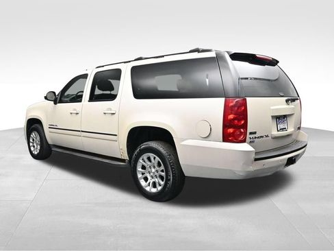 Used 2011 GMC Yukon XL SLT w/ SLT-2 Equipment Package AWD/4WD image 3