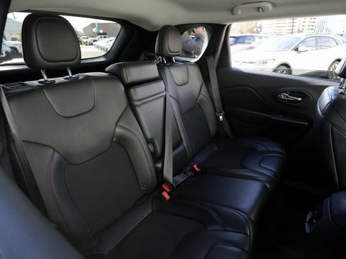 Used 2019 Jeep Cherokee Trailhawk w/ Cold Weather Group image 26