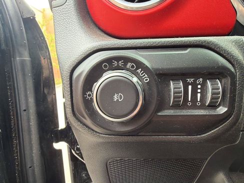 Used 2020 Jeep Wrangler Unlimited Rubicon AWD/4WD image 13