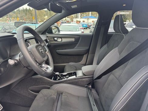 Used 2022 Volvo XC40 P8 Recharge Ultimate image 14