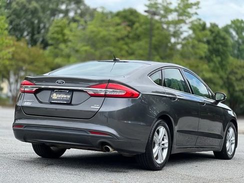 Used 2018 Ford Fusion SE FWD image 5