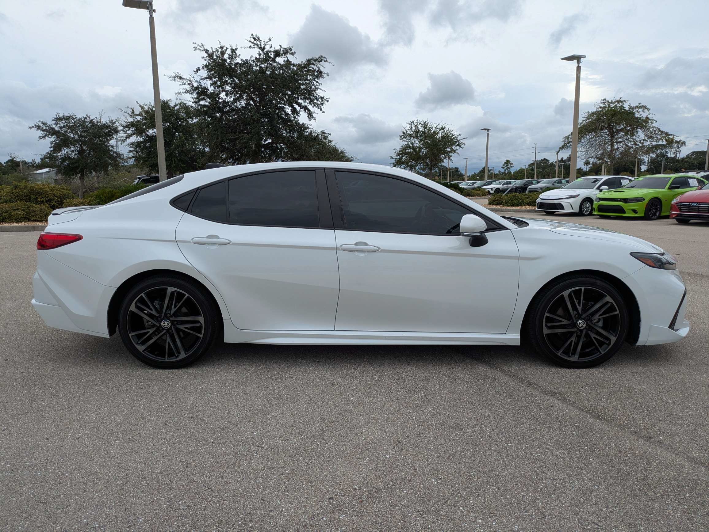 Used 2025 Toyota Camry XSE FWD image 3