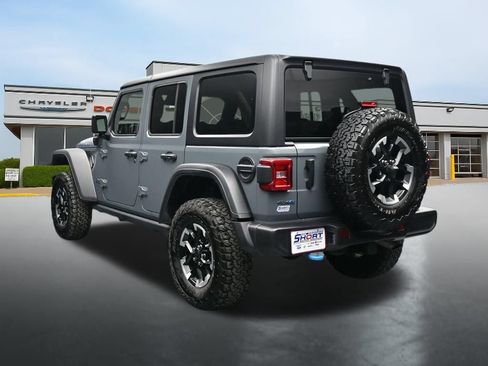 Used 2025 Jeep Wrangler Unlimited Rubicon 4xe w/ Convenience Group AWD/4WD image 3