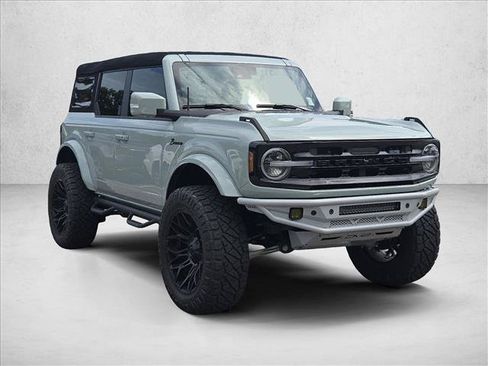 Used 2024 Ford Bronco Outer Banks AWD/4WD image 3