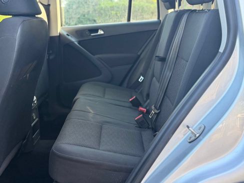 Used 2018 Volkswagen Tiguan Limited w/ Alloy Wheels Package FWD image 13