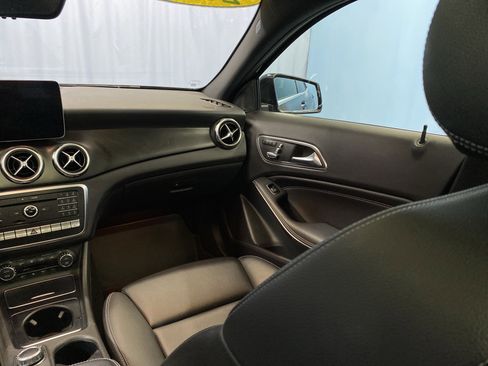 Used 2018 Mercedes-Benz GLA 250 4MATIC image 27