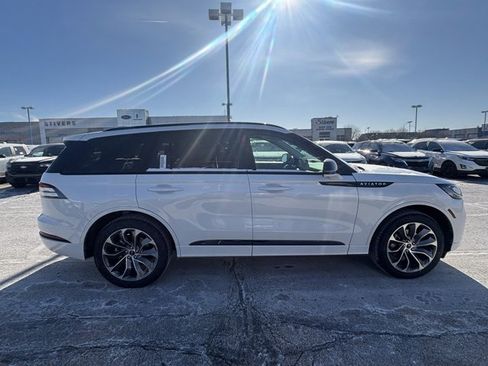 New 2026 Lincoln Aviator Premiere image 3