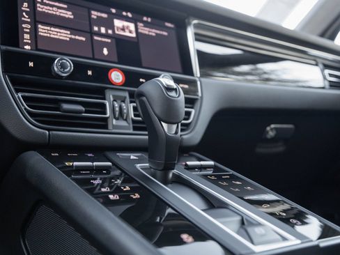 Certified 2026 Porsche Macan AWD/4WD image 27