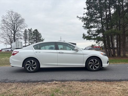 Certified 2017 Honda Accord EX-L image 19
