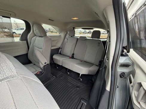 Used 2022 Toyota Sienna LE image 25