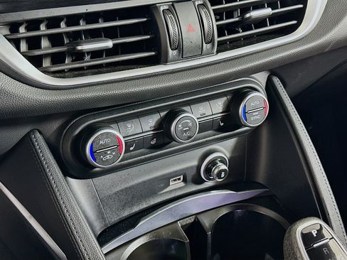 Used 2023 Alfa Romeo Stelvio Sprint image 24