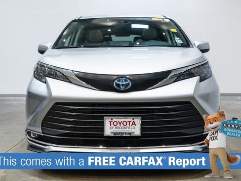 Used 2024 Toyota Sienna XLE image 2