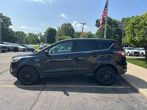 Used 2017 Ford Escape SE AWD/4WD image 2