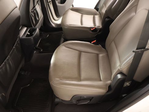 Used 2017 Hyundai Santa Fe Limited image 11