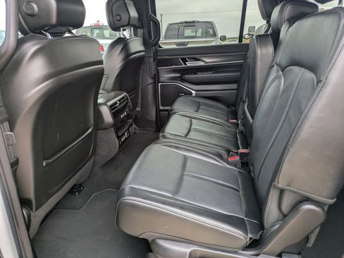 Used 2024 Jeep Wagoneer Series II w/ Flexible Seating Group image 13