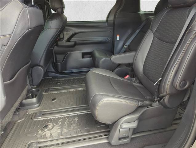 New 2026 Toyota Sienna XLE Woodland Edition AWD/4WD image 9
