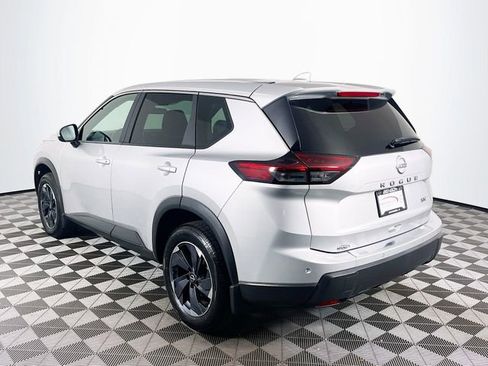 Used 2024 Nissan Rogue SV image 6
