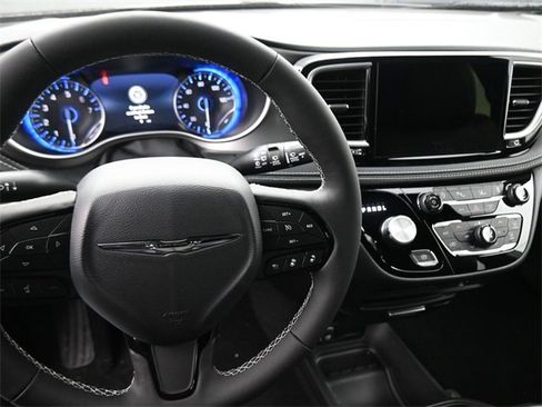 New 2026 Chrysler Pacifica Select image 39