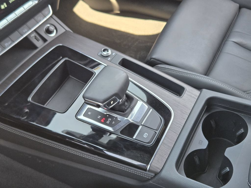 Certified 2025 Audi Q5 e Premium Plus AWD/4WD image 25