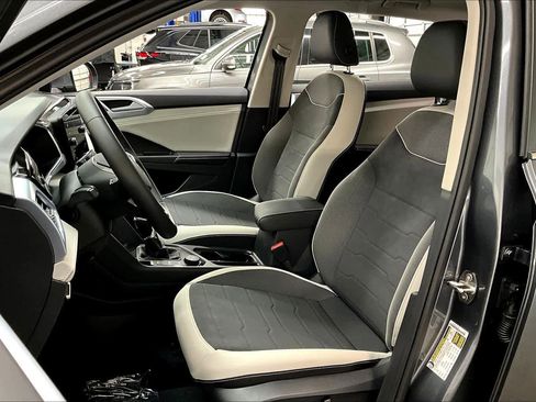 New 2026 Volkswagen Taos SE image 11